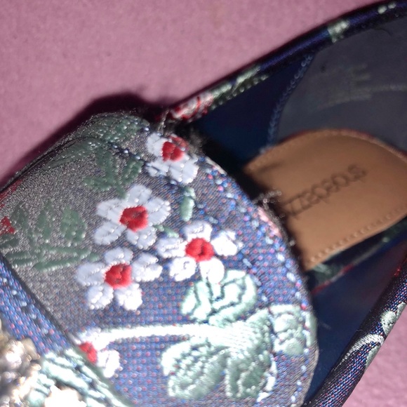 Shoedazzle Floral Loafers - Picture 5 of 6